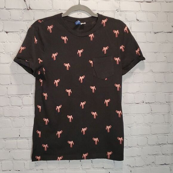 Divided by H&M black flamingo pocketed t shirt - Picture 1 of 5